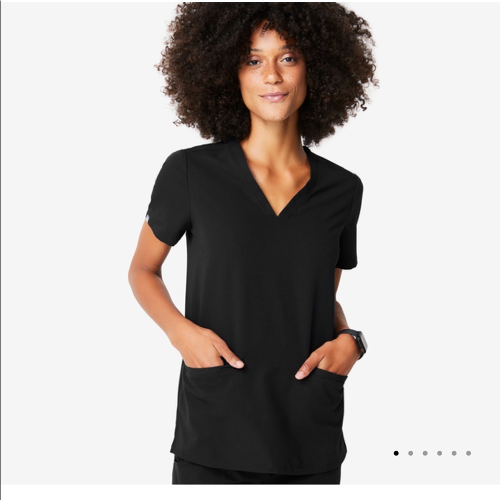 Figs 3 pocket top size small